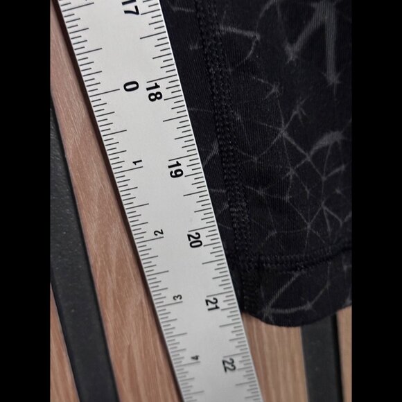 Lululemon Pants 6 / S Womens Black Abstract Under Wunder Low Rise Crop Leggings - Picture 5 of 8